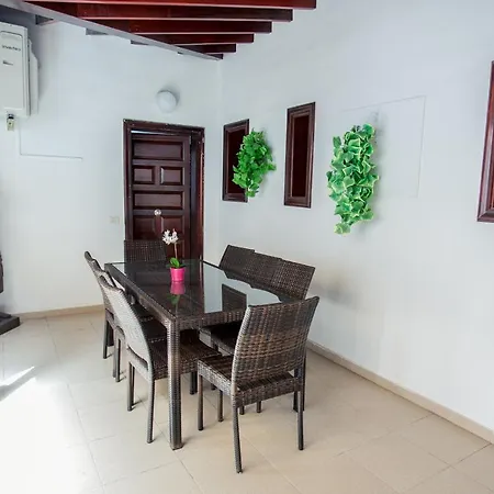 Maya Beach Suites Apartmán *