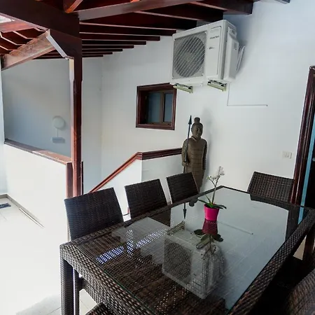 Maya Beach Suites Apartmán *